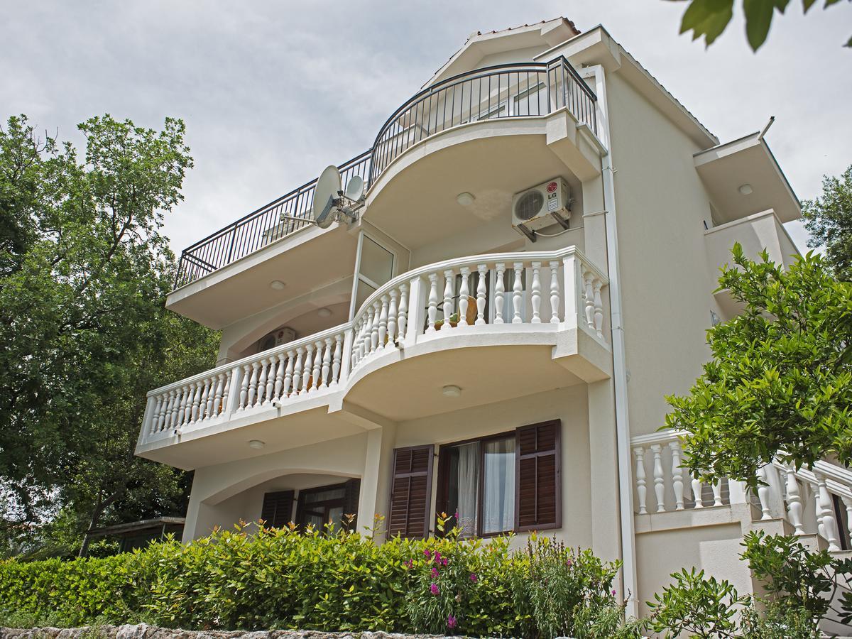 Apartments Villa Radonic Долни Морин Екстериор снимка