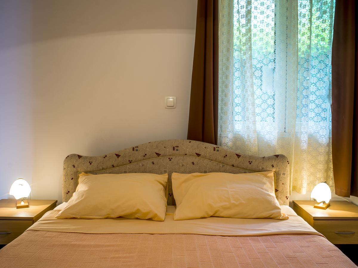Apartments Villa Radonic Долни Морин Екстериор снимка